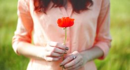 FEMINILIDADE NÃO É PASSIVIDADE: DESCUBRA SEU VERDADEIRO PODER